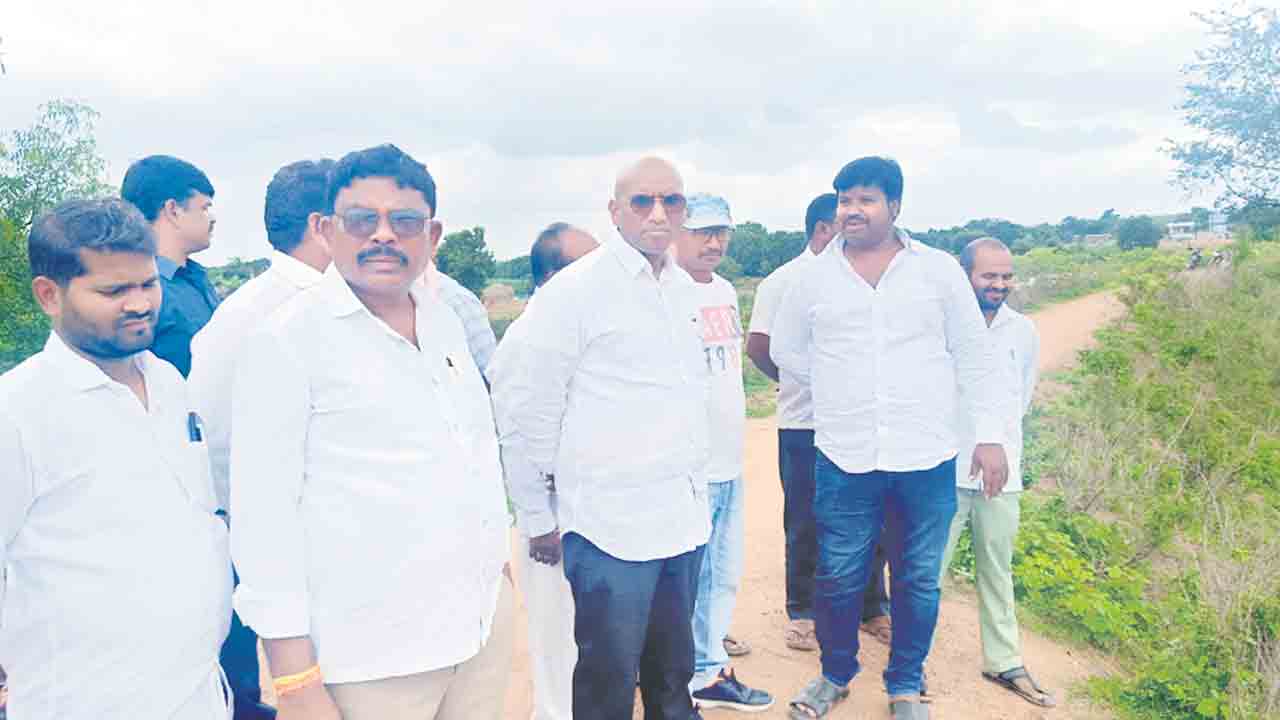 సాగునీటి ప్రాజెక్టులపై రాష్ట్ర సర్కారు నిర్లక్ష్యం