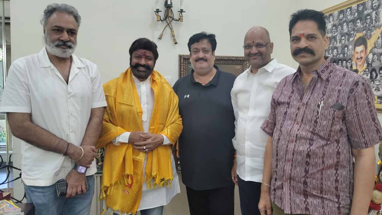 బాలకృష్ణకు త్వరలో సినీ పరిశ్రమ సన్మానం