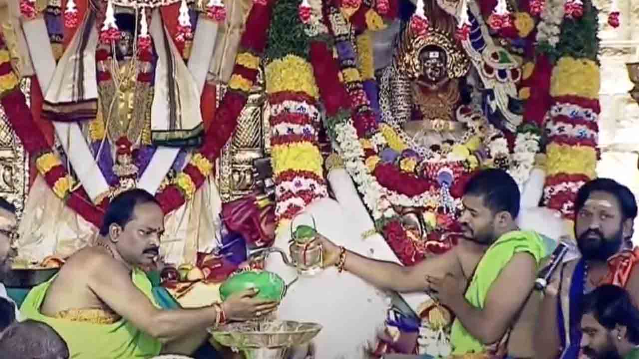 Balkampet Yellamma | కన్నుల పండువగా బల్కంపేట ఎల్లమ్మ కల్యాణం