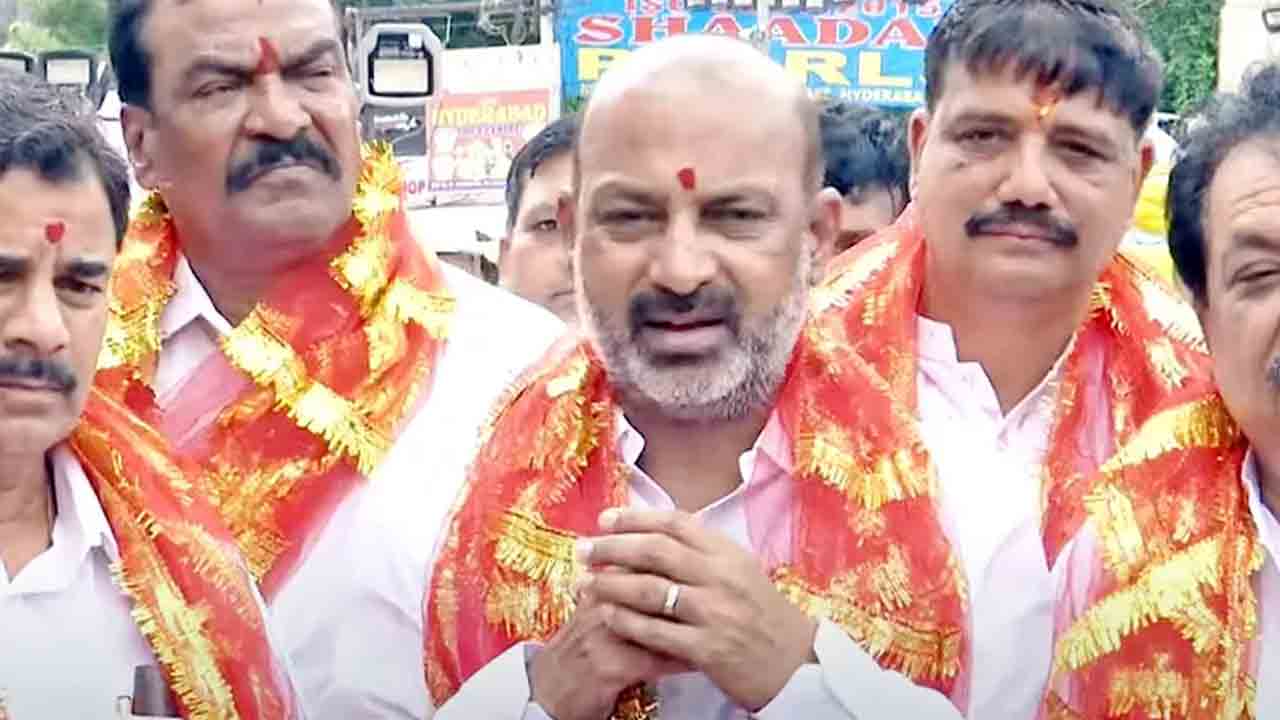 Bandi Sanjay | గోడమీది పిల్లిలా ఎంఐఎం.. ఎవరు అధికారంలో ఉంటే వారి చెంతకు: కేంద్ర మంత్రి బండి సంజయ్‌