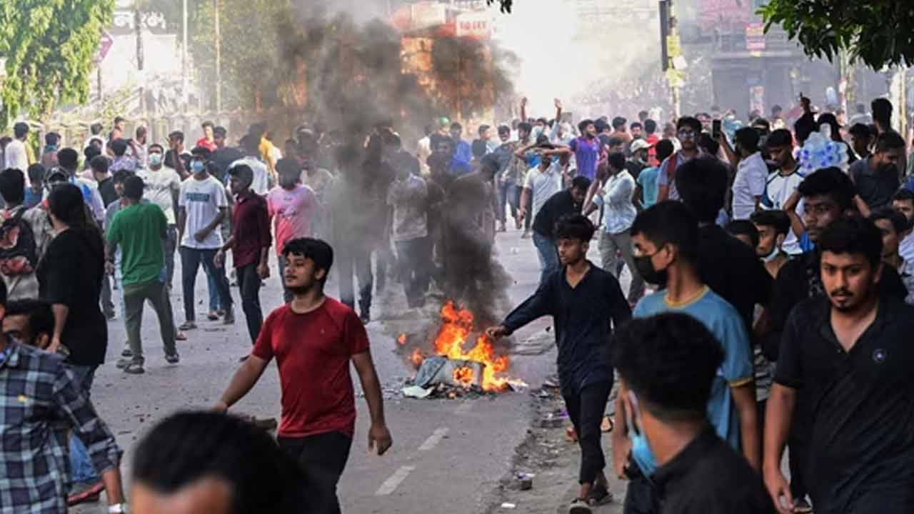 Bangladesh violence | బంగ్లాదేశ్‌లో చెలరేగిన హింస.. 39 మంది మృతి, వేల మందికి గాయాలు