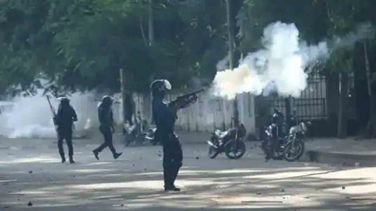 Advisory For Indians | బంగ్లాదేశ్‌లో ఆందోళనలు.. ప్రయాణాలు వద్దంటూ భారతీయులకు సూచనలు