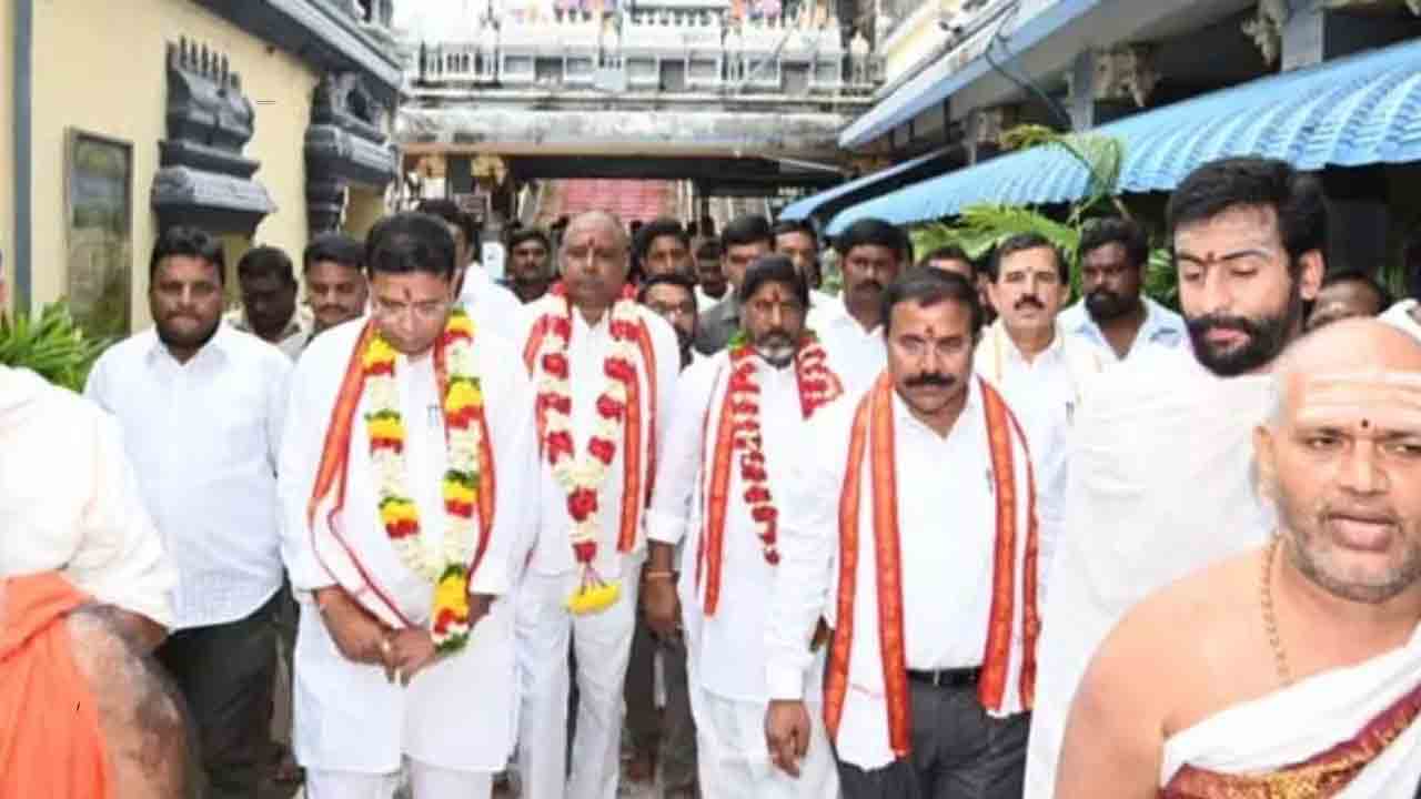 Telangana Ministers | ఇంద్రకీలాద్రిలో అమ్మవారిని దర్శించుకున్న తెలంగాణ మంత్రులు