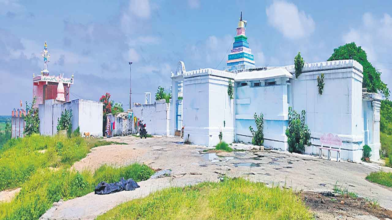 బెక్కల్‌ ఆలయ భూములపై విచారణ చేపడుతాం