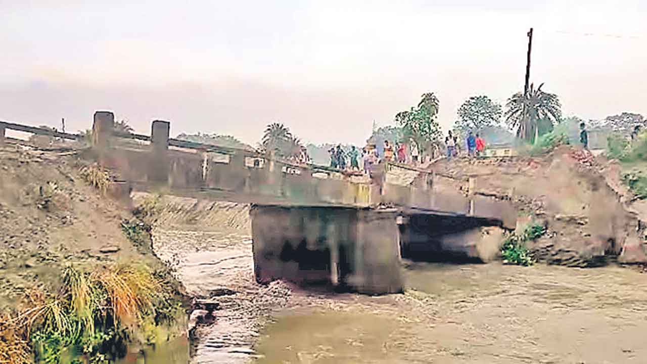 బీహార్‌లో ఒకేరోజు కూలిన మూడు బ్రిడ్జిలు