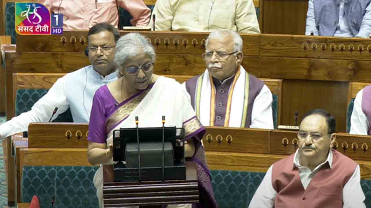 Union Budget 2024-25 | లోక్‌సభలో బడ్జెట్‌ ప్రవేశపెట్టిన నిర్మలమ్మ