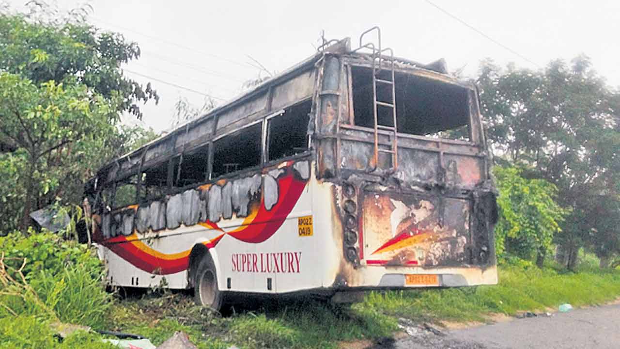 ఆర్టీసీ బస్సు దగ్ధం.. ఇద్దరి పరిస్థితి విషమం