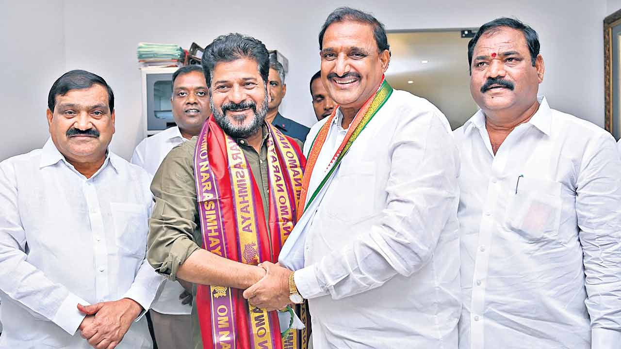 కాంగ్రెస్‌ గూటికి ఎమ్మెల్యే అరికెపూడి గాంధీ
