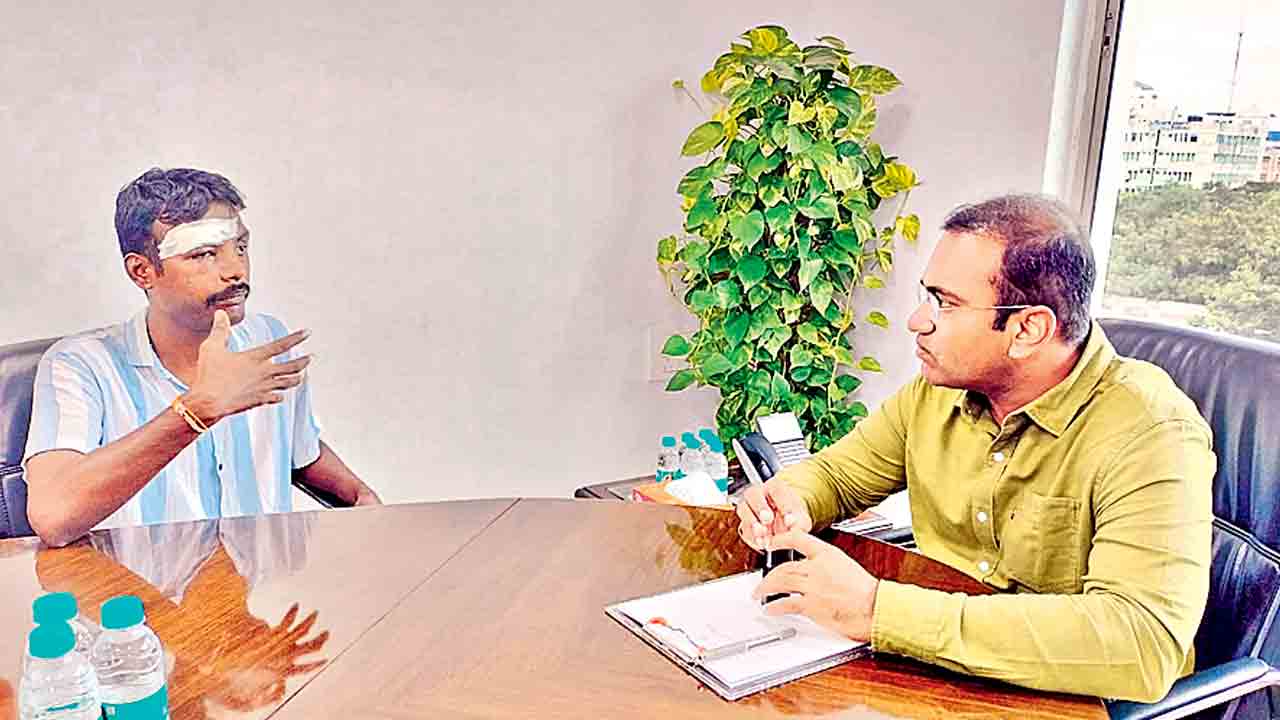 విద్యుత్‌ ఉద్యోగిపై భౌతిక దాడి