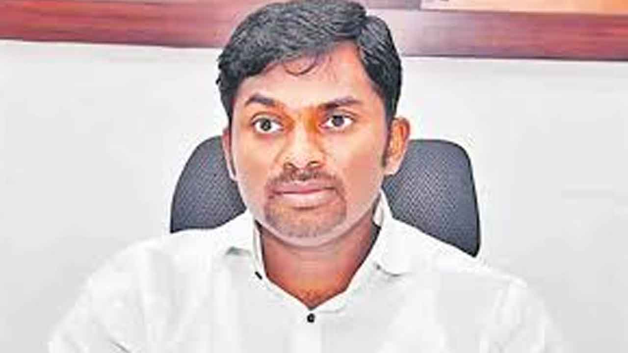 పదోన్నతులను సమీక్షించాలి