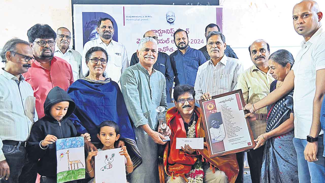 కార్టూనిస్టులను కాపాడుకోవాలి