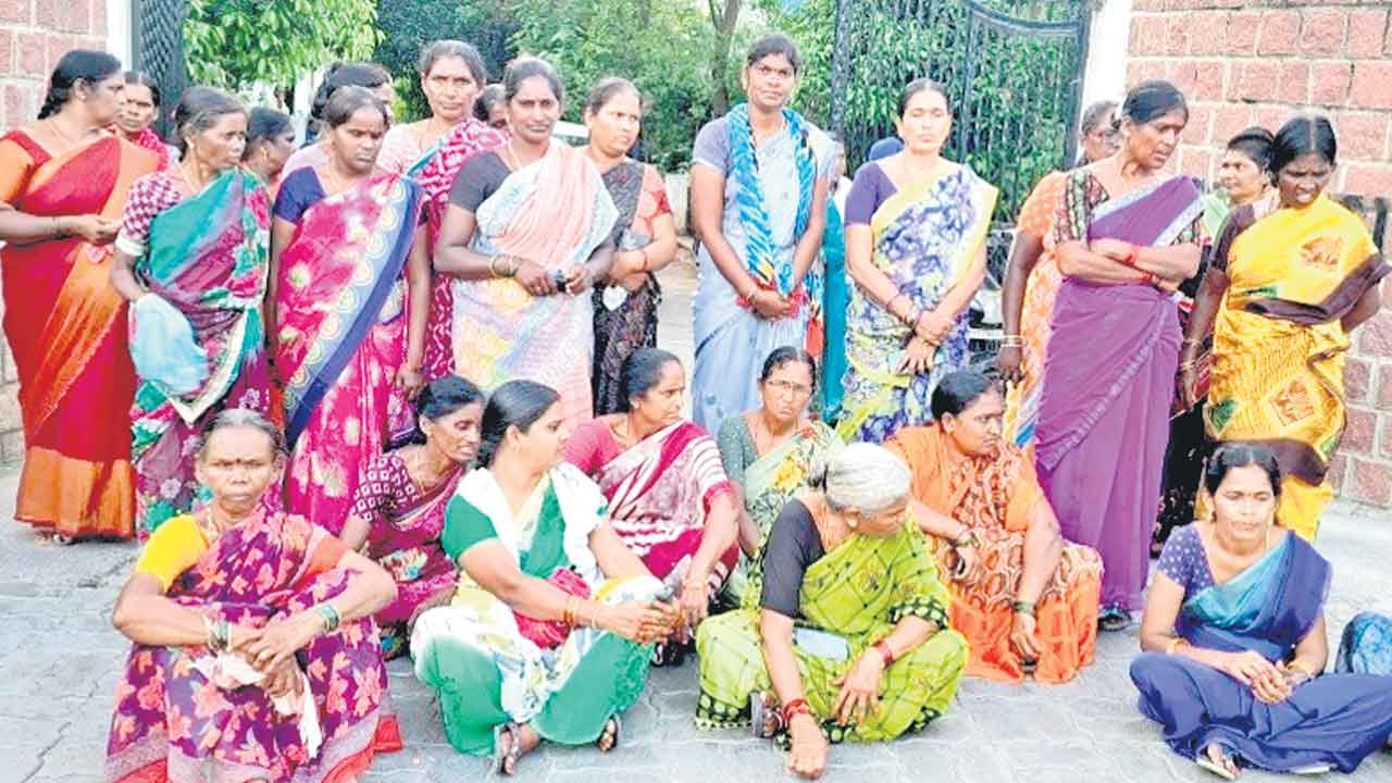 మాకు న్యాయం చేయండి