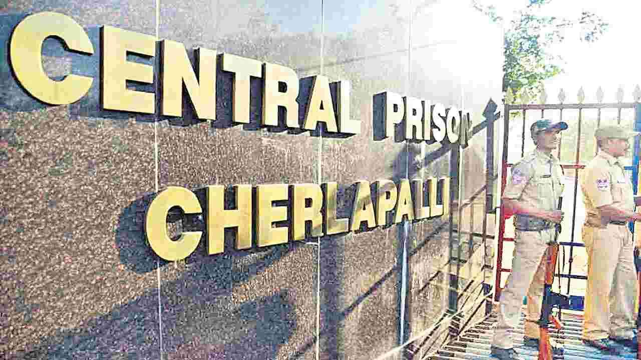 213 మంది ఖైదీలకు క్షమాభిక్ష