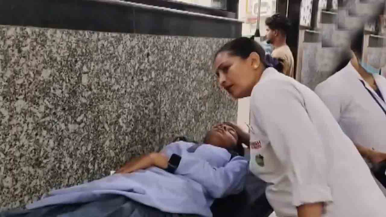 Children Injured | అదుపు తప్పి బోల్తాపడిన బస్సు.. 40 మంది విద్యార్థులకు గాయాలు