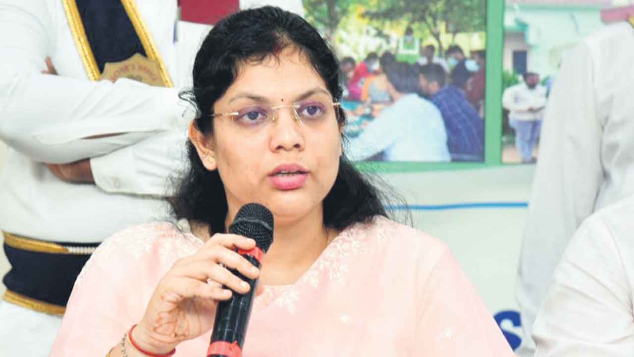 లక్ష్యం మేరకు మొక్కలు నాటాలి