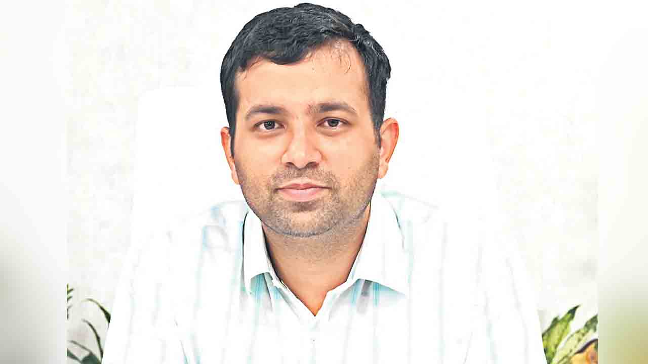 Collector Prateek Jain | భూ సమస్యల పరిష్కార వేదికగా రెవెన్యూ సదస్సులు : కలెక్టర్ ప్రతీక్ జైన్