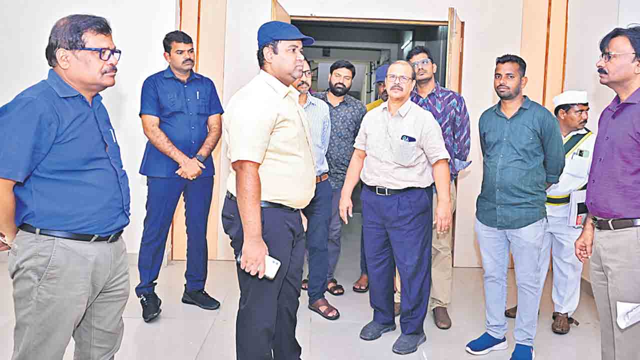 వైద్య కళాశాలలో వసతులు పూర్తి చేయాలి