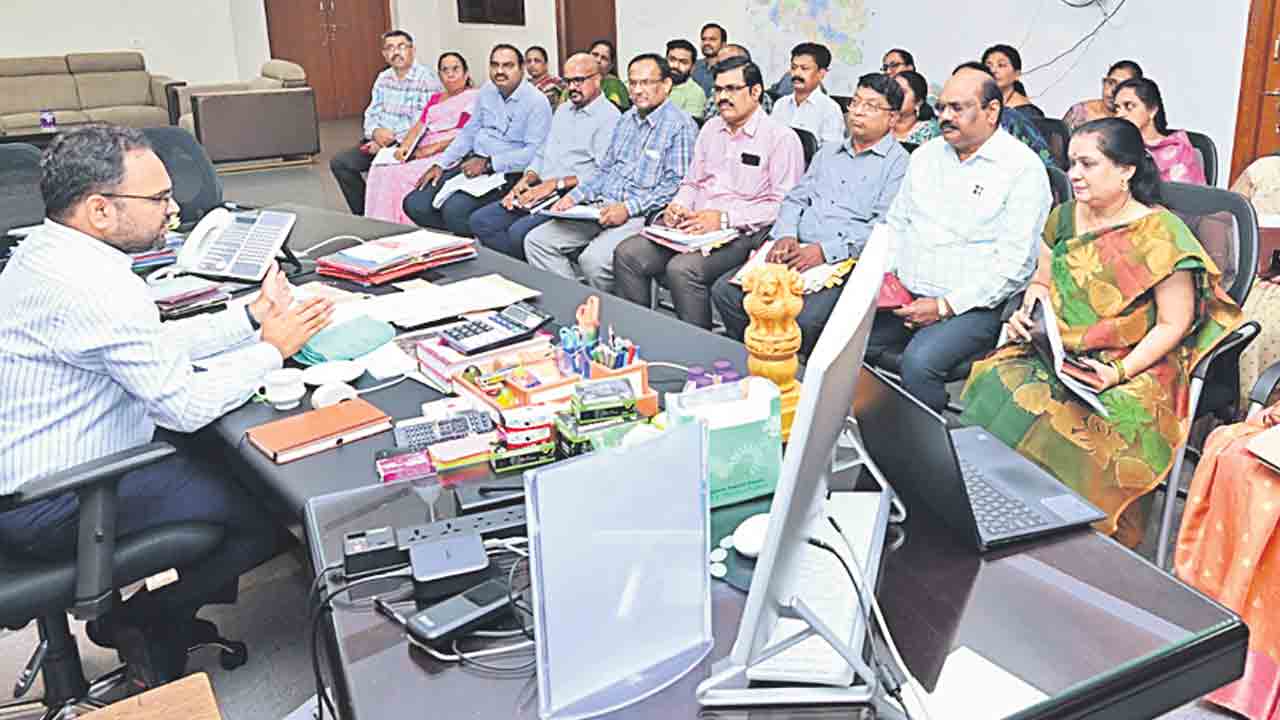 నిబంధనలకు అనుగుణంగా బదిలీలు చేపట్టాలి