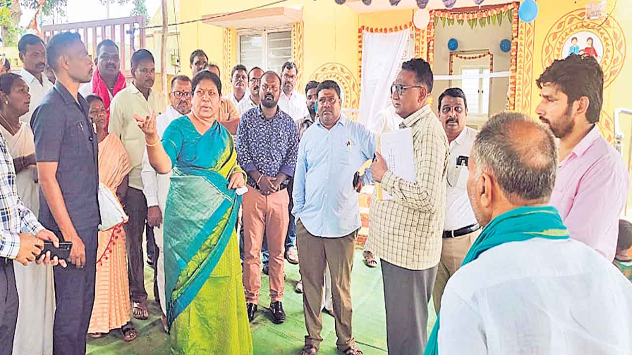 కాంగ్రెస్‌ జెండాలపై రగడ