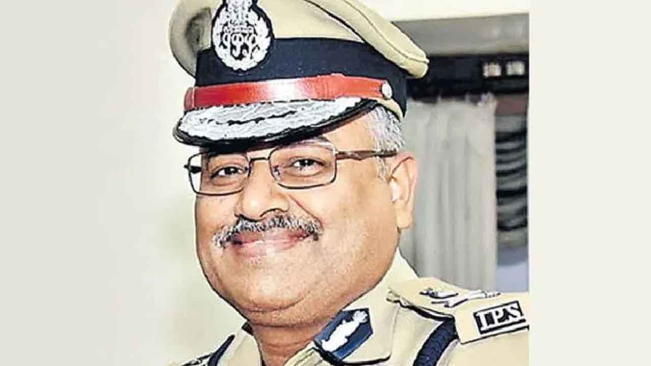 ప్రజావాణి దరఖాస్తులకు ప్రాధాన్యమివ్వండి డీజీపీ జితేందర్‌