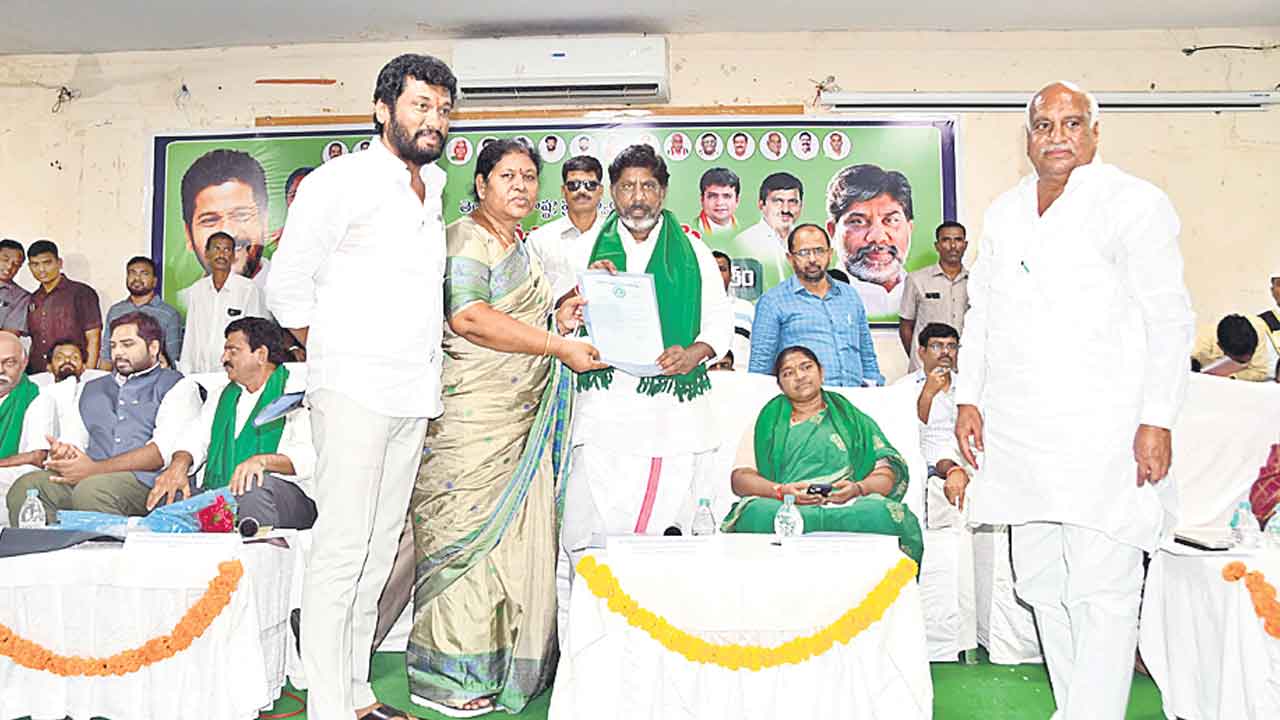 డీఎస్సీని వాయిదా వేయాలి