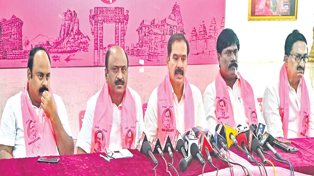 వరంగల్‌ అభివృద్ధికి నిధులేవి రేవంత్‌?