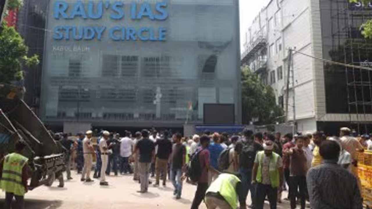 Civils students death | కోచింగ్‌ సెంటర్‌ యజమానిని, కోఆర్డినేటర్‌ను అరెస్ట్‌ చేసిన పోలీసులు