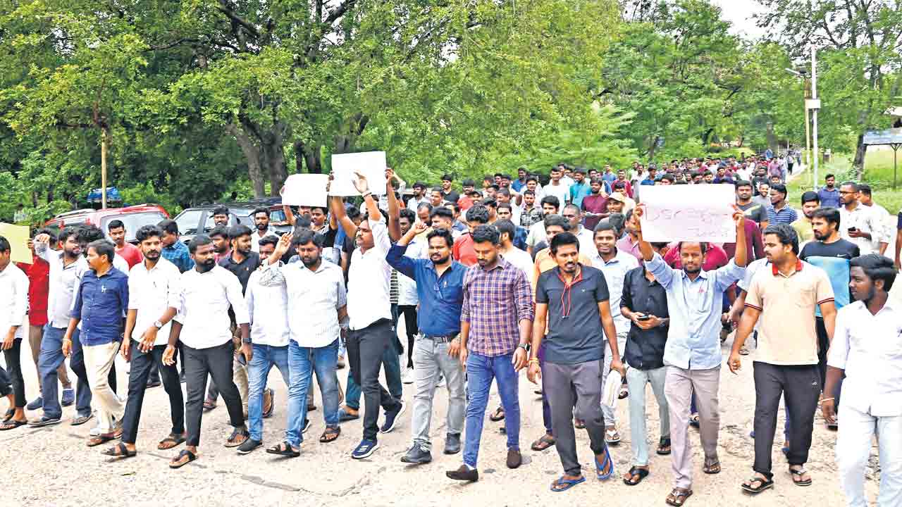 Telangana | నిరుద్యోగుల రణ గర్జన.. ఓయూ ఆర్ట్స్‌ కళాశాల వద్ద ఉద్రిక్తత