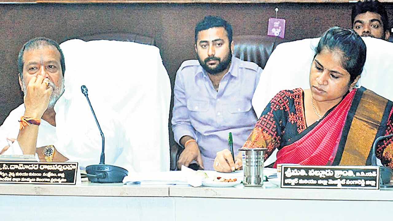 Sangareddy | జడ్పీ వేదికపై కాంగ్రెస్‌ నాయకుడు.. నోరు మెదపని అధికారులు