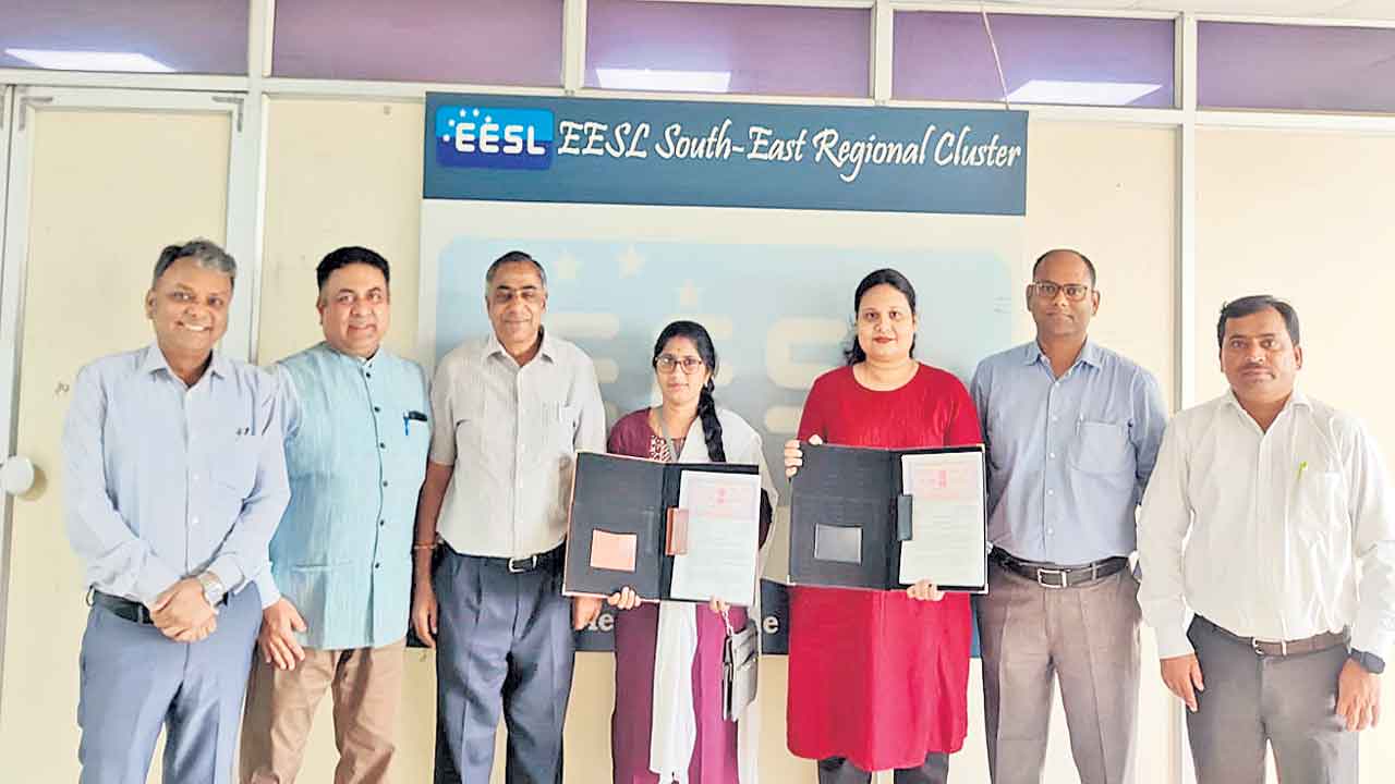 ఈఈఎస్‌ఎల్‌తో హైదరాబాదీ వ్యాపారీ