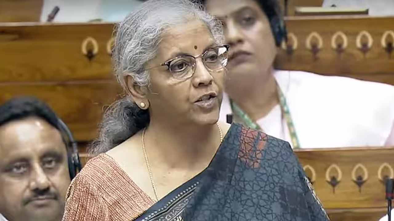 Economic Survey 2024 | ఇండియన్‌ గ్రాడ్యుయేట్లలో సగం మందికి ఉద్యోగ నైపుణ్యాల్లేవ్ : ఆర్థిక సర్వే