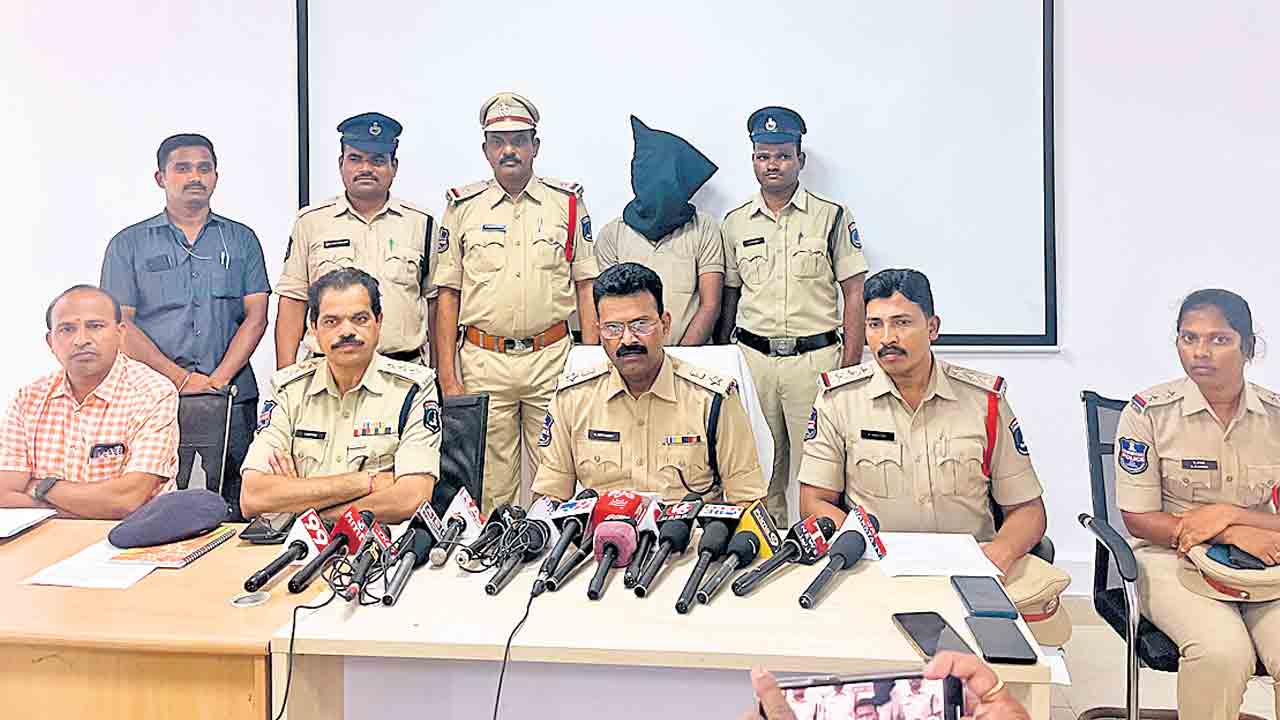 800 కిలోల నకిలీ పత్తి విత్తనాలు పట్టివేత