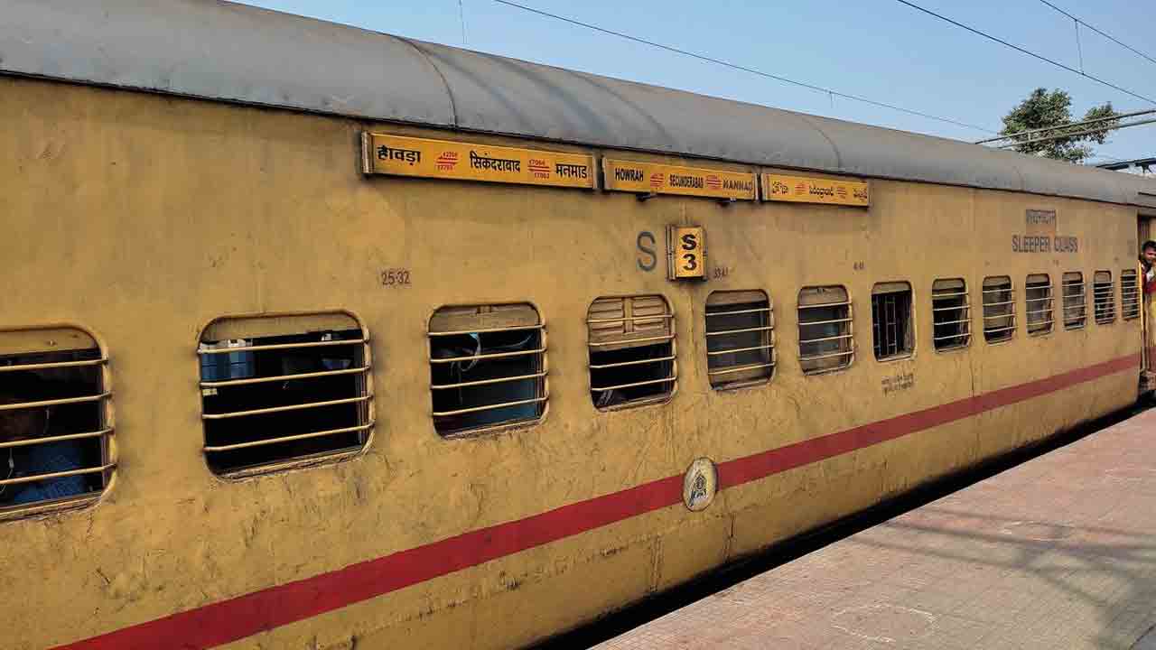 Falaknuma Express | ఫలక్‌నుమా ఎక్స్‌ప్రెస్‌లో సాంకేతిక సమస్య.. మిర్యాలగూడలో గంటపాటు నిలిచిన రైలు