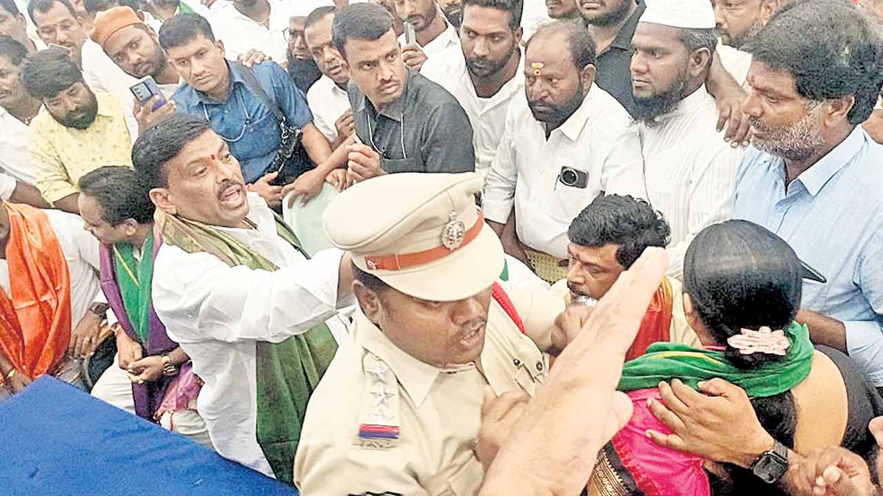 గూడెం, బండ్లకు నిరసన సెగ