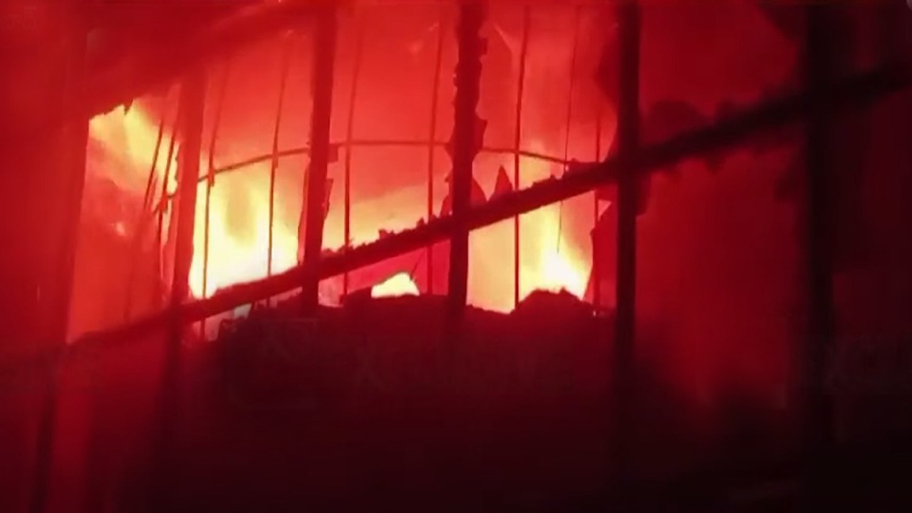 Fire Accident | హైదరాబాద్‌ ఆర్టీసీ క్రాస్‌రోడ్డులో ఘోర అగ్ని ప్రమాదం