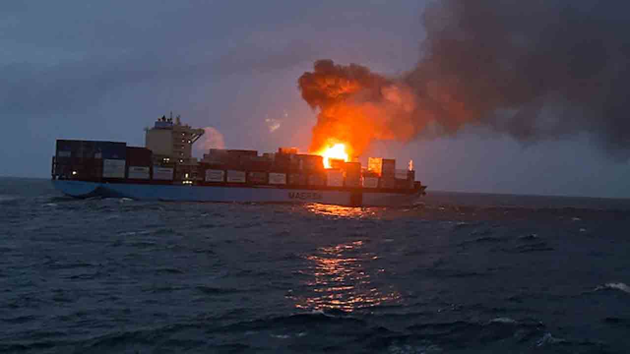 Fire On Cargo Ship | కార్గో షిప్‌లో మంటలు.. రెస్క్యూ మిషన్‌లో కోస్ట్‌గార్డ్ నౌకలు