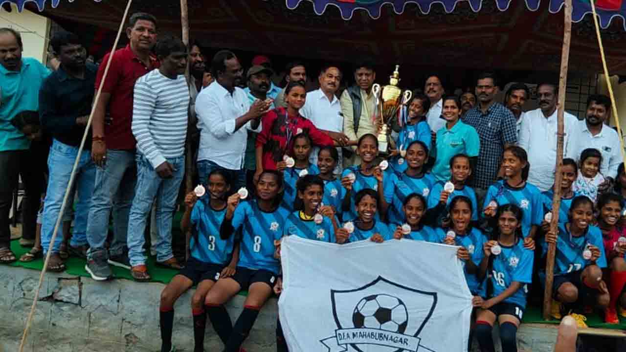 ఫుట్‌బాల్‌ టోర్నీ విజేత పాలమూరు