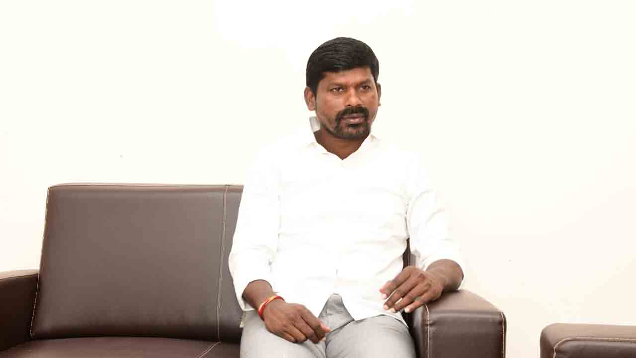 తెలంగాణ బడ్జెట్‌ అంకెల గారడీ : గువ్వల బాలరాజు