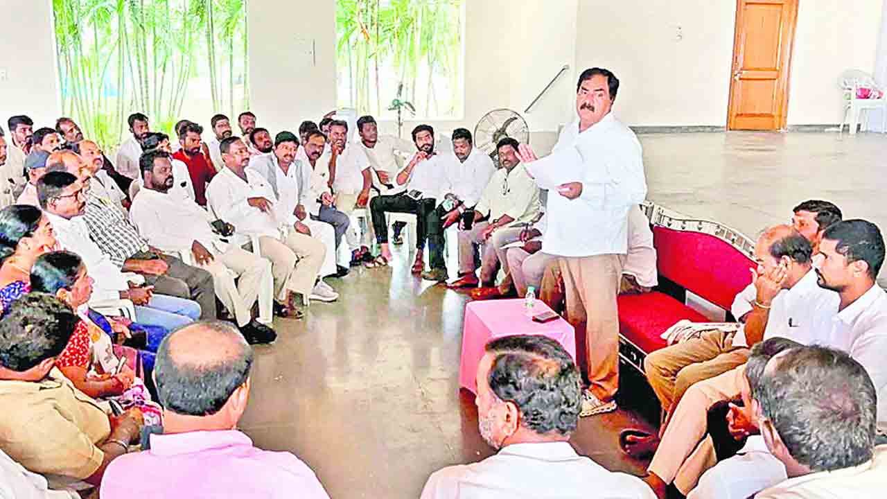 ప్రభుత్వ వైఫల్యాలను ప్రజల్లోకి తీసుకెళ్లాలి