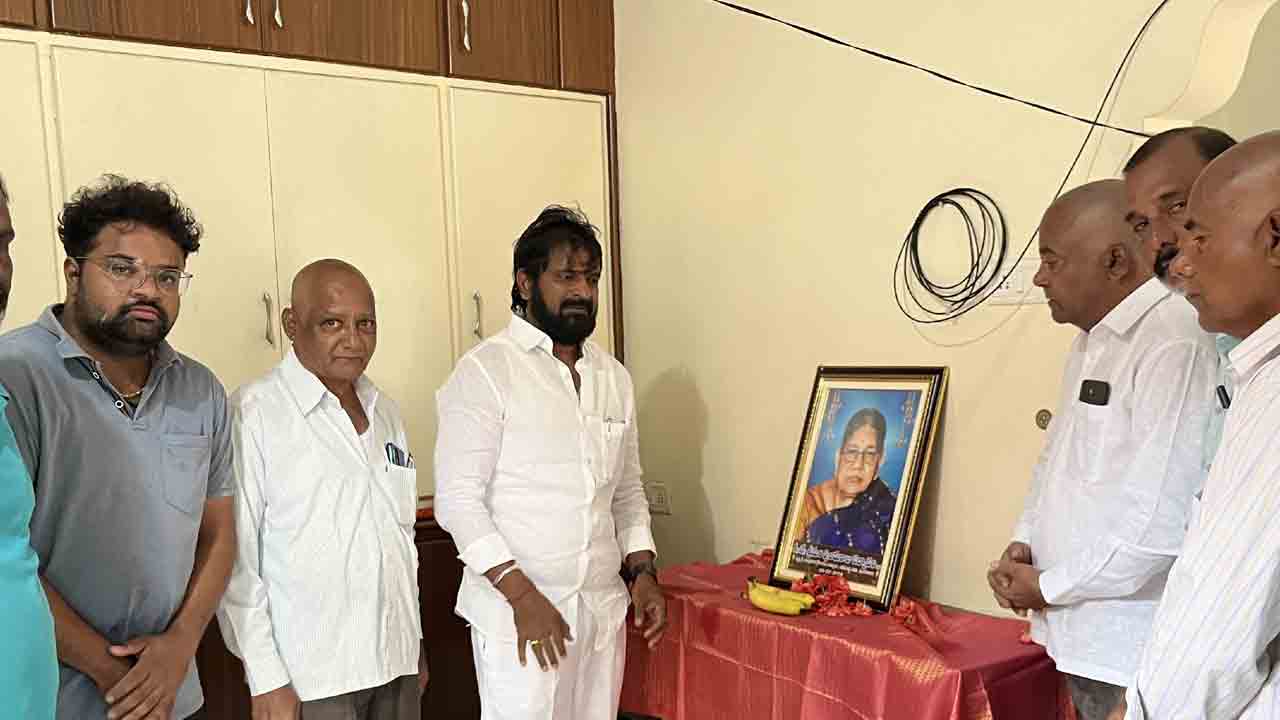 బాధిత కుటుంబానికి పరామర్శ