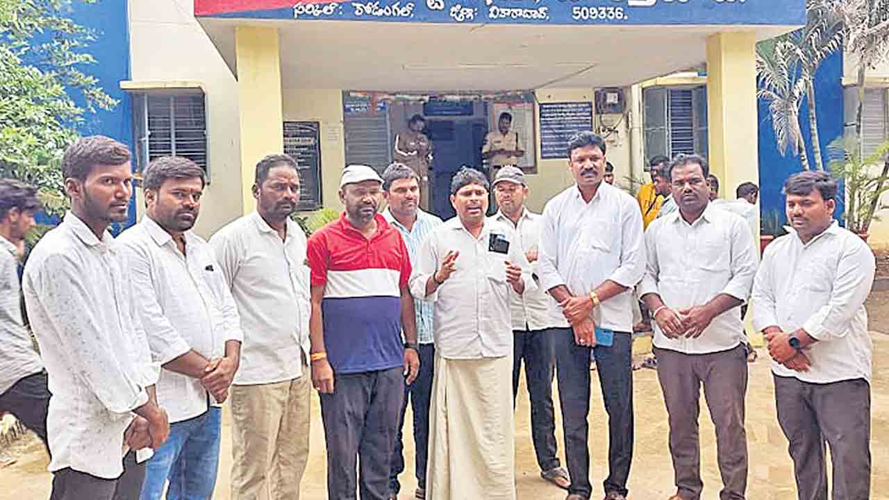 నిరుద్యోగుల నిర్బంధం