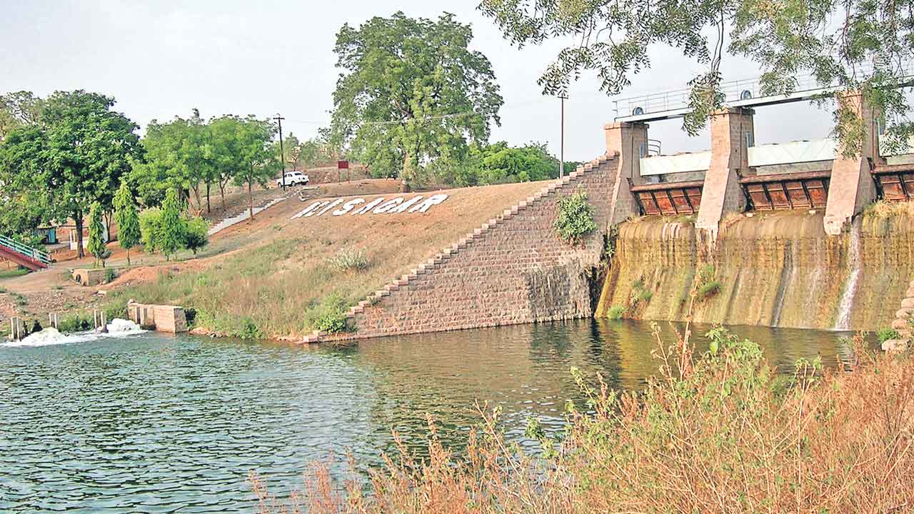 Irrigation Projects | ప్రాజెక్టుల నిర్వహణ గాలికి.. పంపింగ్‌ స్టేషన్లపై చేతులెత్తేస్తున్న కాంట్రాక్టర్లు