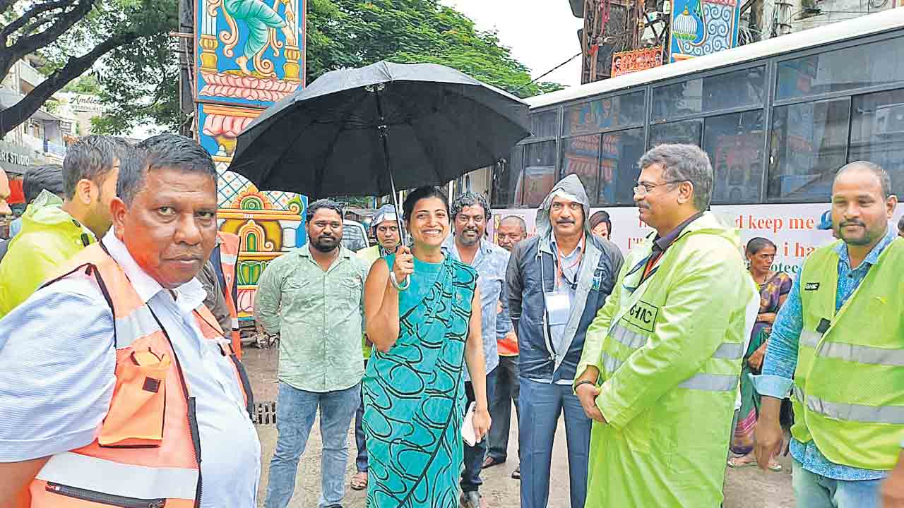 నిరంతరం.. అప్రమత్తం