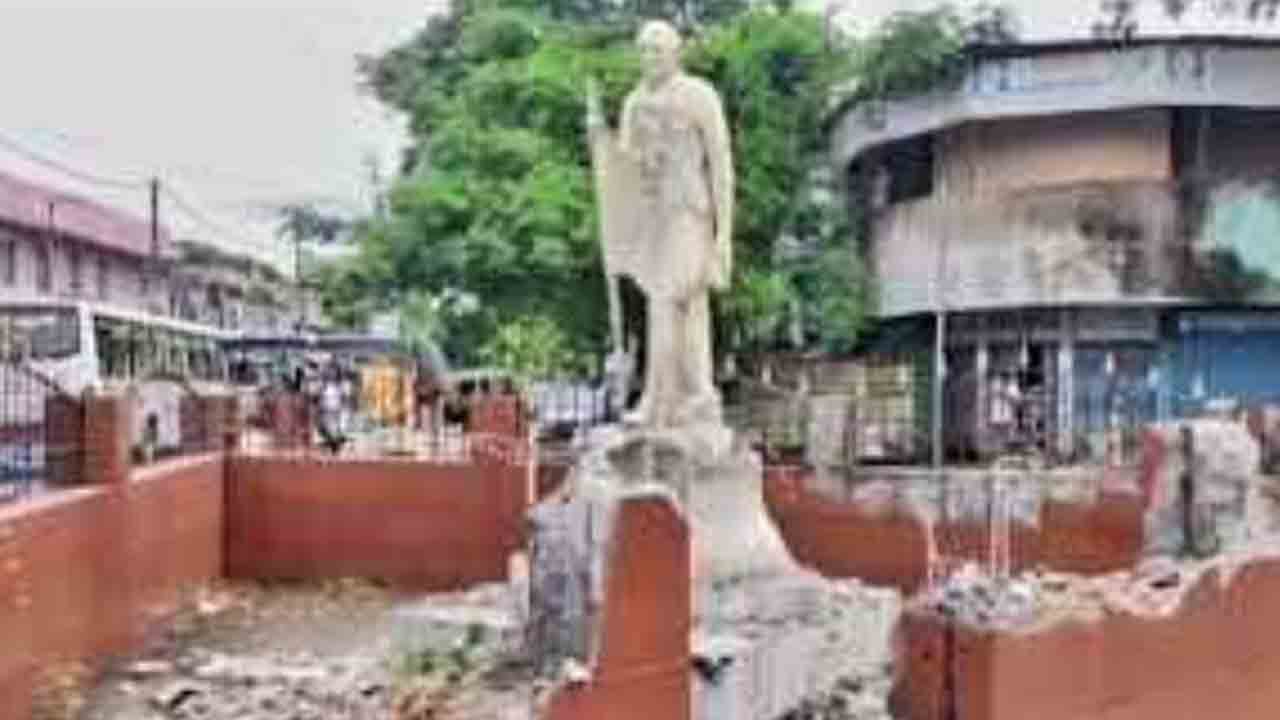 Gandhi Statue Removed | అస్సాంలో గాంధీ విగ్రహం తొలగింపు.. తనకు తెలియదన్న సీఎం