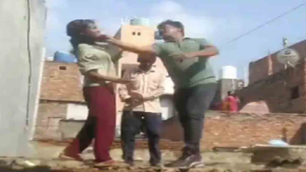 Girl falls off building | బిల్డర్ చెంపపై కొట్టడంతో.. భవనం పైనుంచి పడిన యువతి