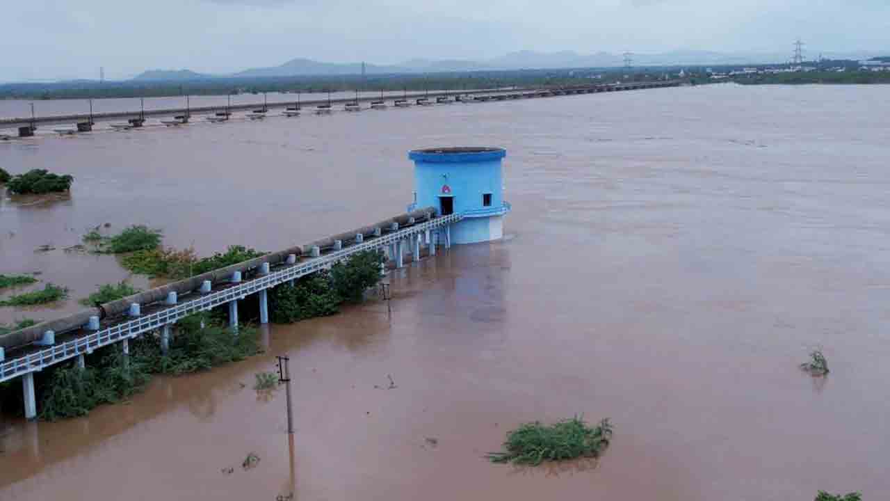 Bhadrachalam | మొదటి ప్రమాద హెచ్చరిక దాటి ప్రవహిస్తున్న గోదావరి