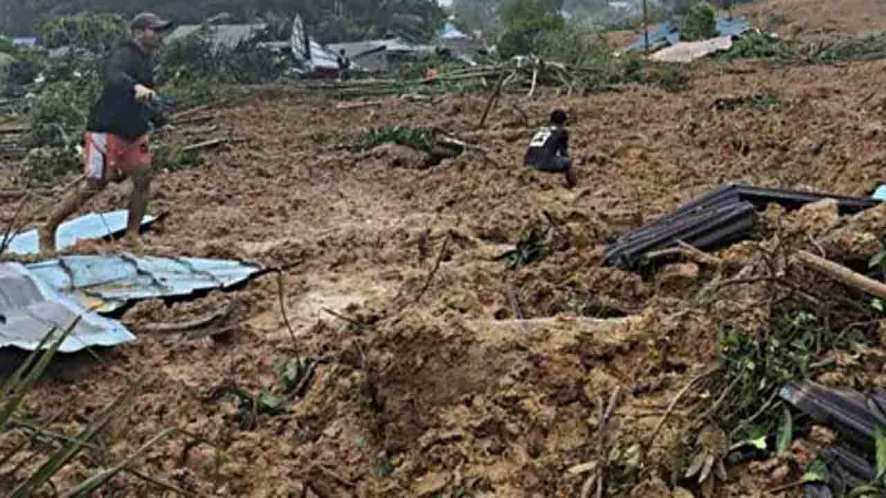 Gold Mine | బంగారు గనిలో విరిగిపడ్డ కొండచరియలు.. 11 మంది మృతి