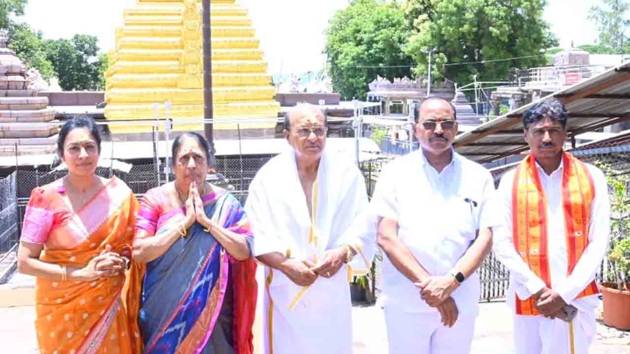 Srisailam | శ్రీశైలం ఆలయాన్ని దర్శించుకున్న గోరంట్ల బుచ్చయ్య చౌదరి