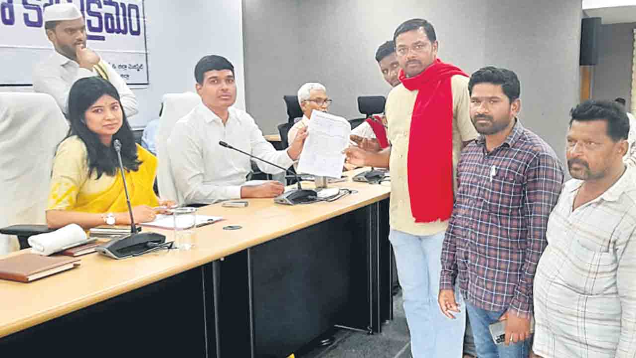 కదంతొక్కిన కార్మికులు