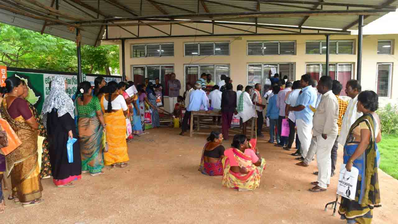 గృహజ్యోతి తంటాలు